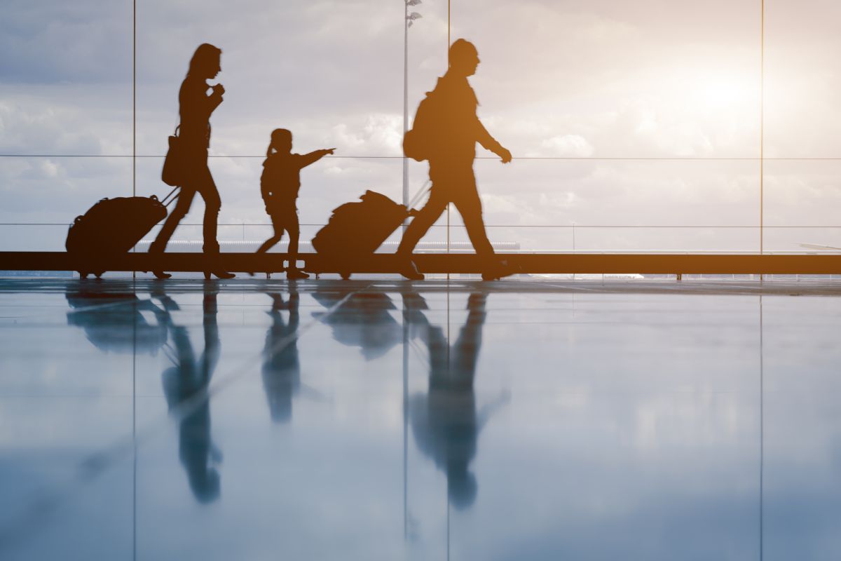 famiglia in aereoporto